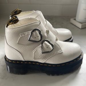 DOC MARTEN devon heart boot white size 7